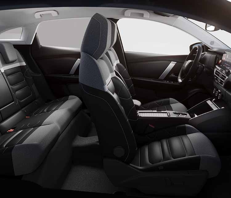 Передні й задні сидіння у салоні Citroen C4